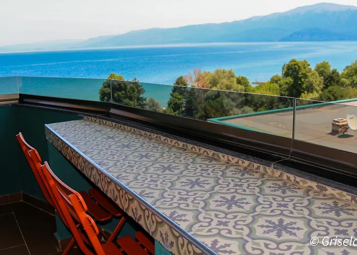 Drion Apartment With Lake View